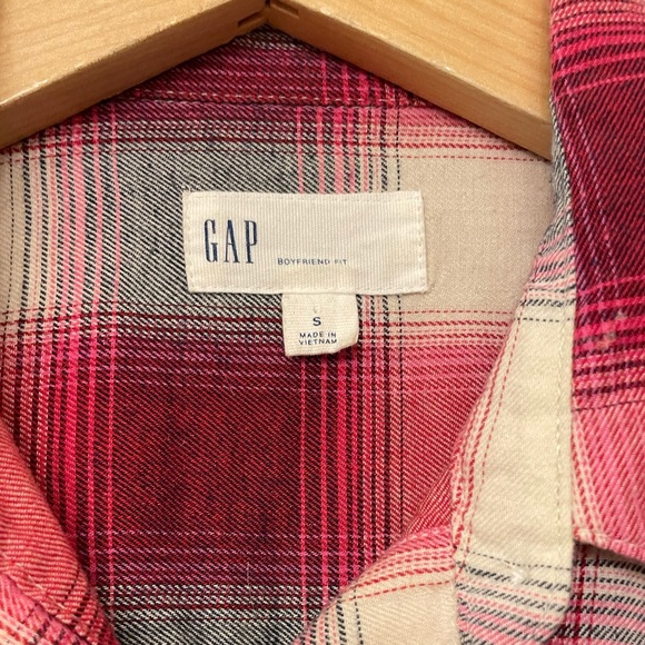 Gap boyfriend fit flannel, red gray plaid, size S - Picture 6 of 8
